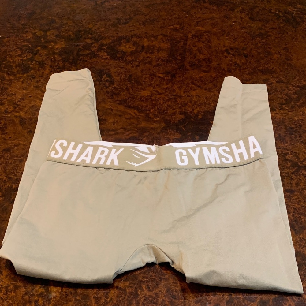 New pair of Gym shark leggings